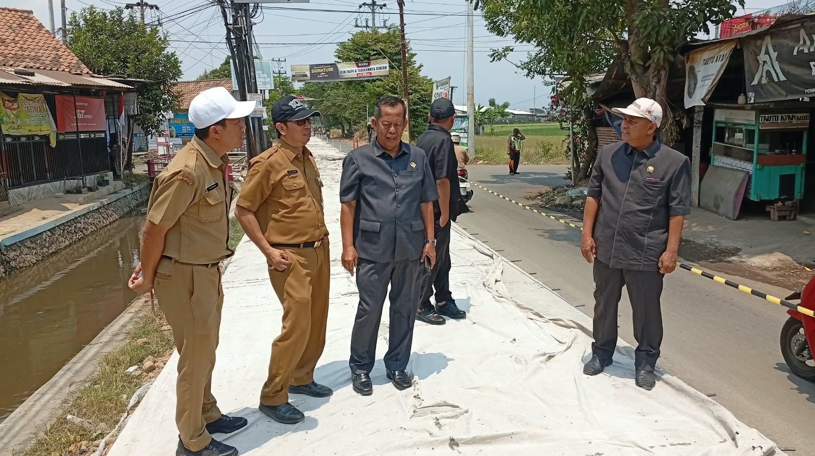 Pemkab dan DPRD Tinjau Pembangunan Jalan Watu Salam, Pastikan Sesuai Ketentuan