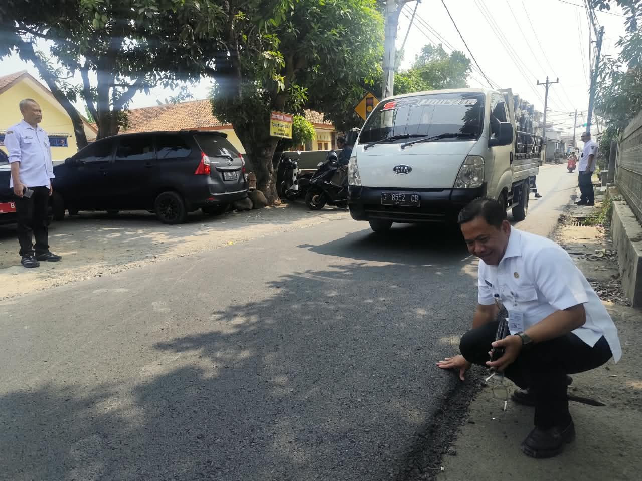 Jalan Rusak Diperbaiki, Ekonomi Warga di Jalur Bligo-Pakumbulan Kembali Bergerak
